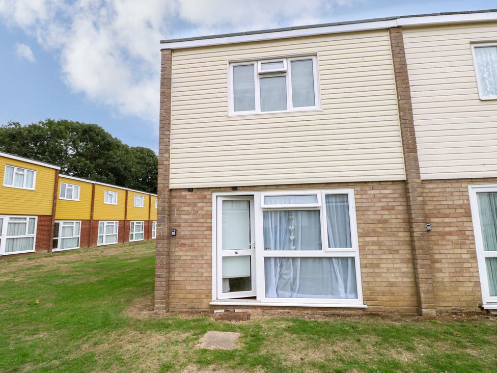 A building with a door and windows at Leaf Lodge in Hemsby