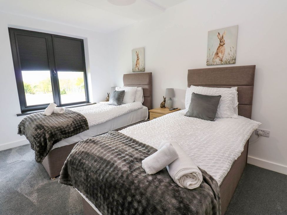 A bedroom with two single beds at Silver Birch Cottage in Frizington