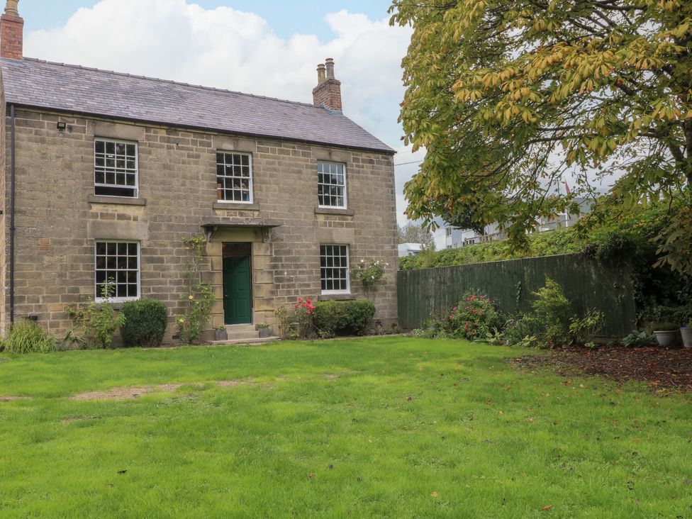 A house with garden and trees at Haarlem House in Wirksworth