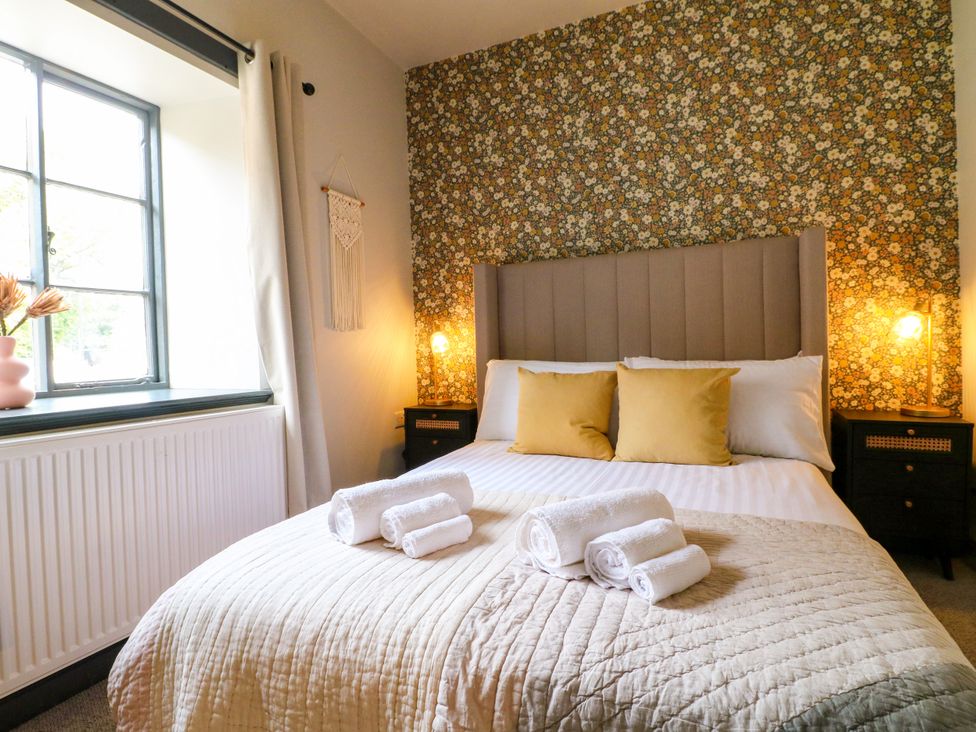 A bedroom with a bed and bedside tables at Haarlem House in Wirksworth