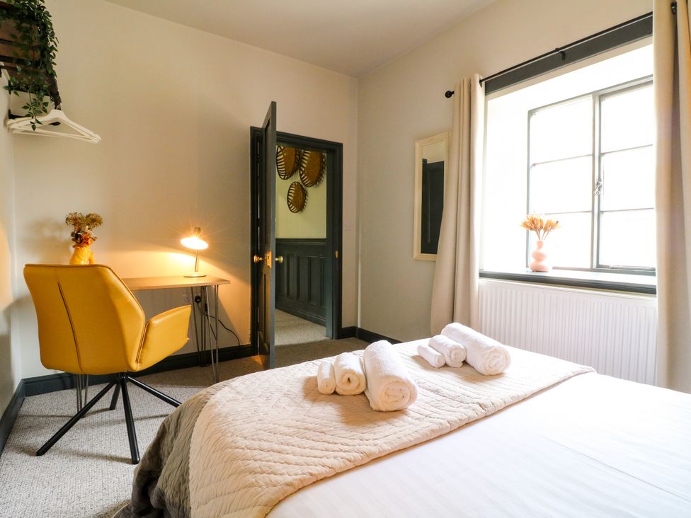 A bedroom with a bed and desk at Haarlem House in Wirksworth