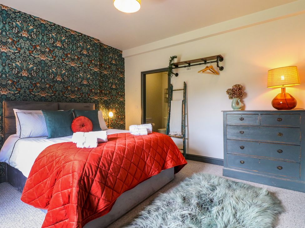 A bedroom with a bed and storage at Haarlem House in Wirksworth