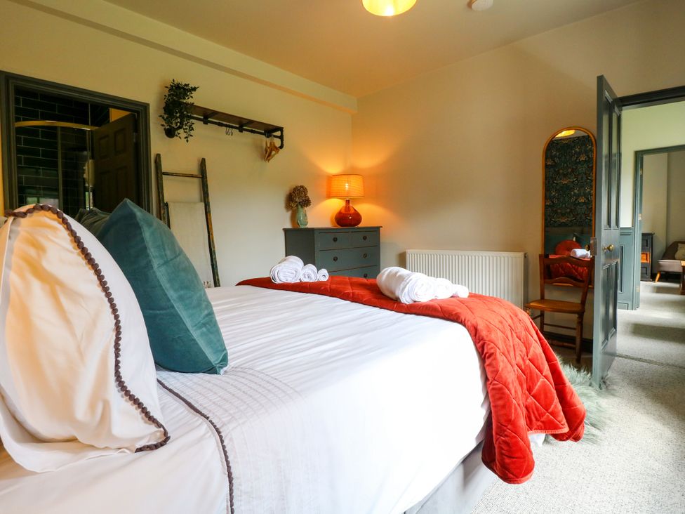 A bedroom with a bed and a chest of drawers at Haarlem House in Wirksworth