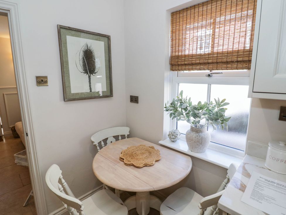 A dining room with a table and chairs at Albert Cottage Stratford-upon-Avon