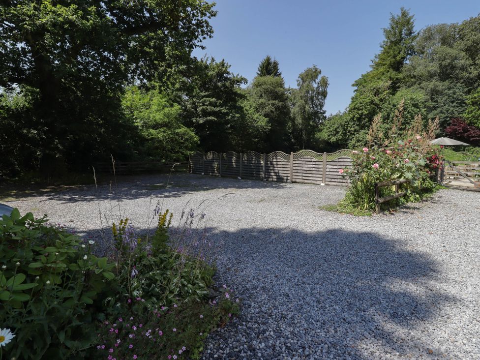 An outdoor area with gravel surface and flowers at Ty Mawr Country House in Carmarthen