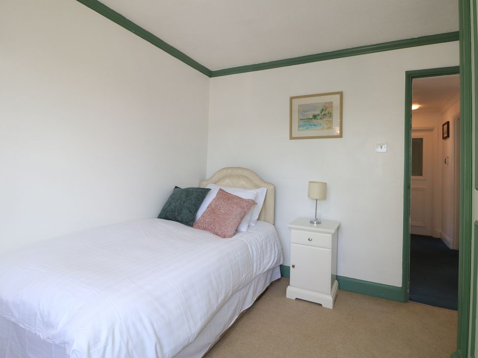 A bedroom with a single bed and a bedside table at 4 Sussex Close in Watford