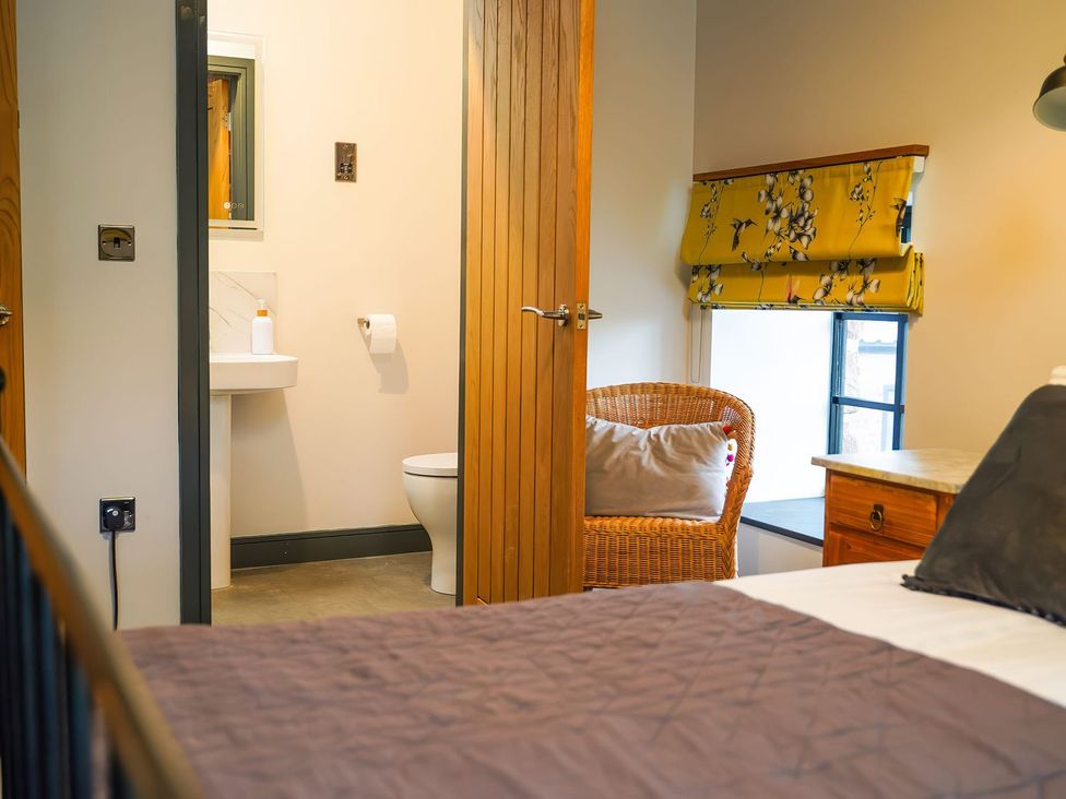 A bedroom with a bathroom view at The Old Mill in Great Bolas near Telford
