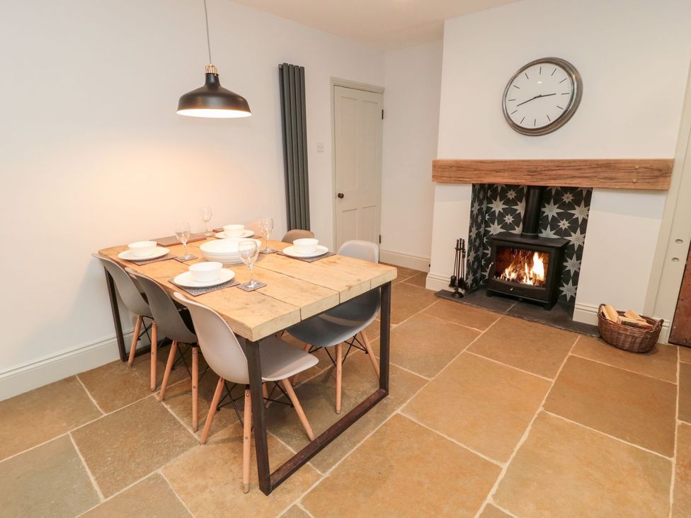 A dining room with a table and chairs at Canny Cottage in Belford