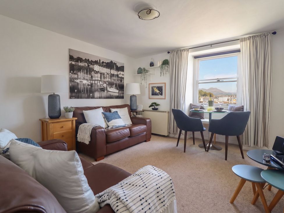 A living room with a sofa and table at Cnicht View in Porthmadog