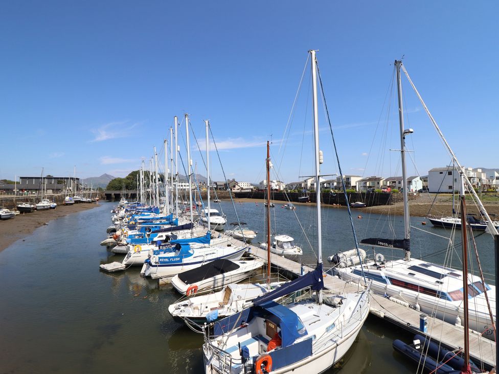 A marina with multiple sailboats at Cnicht View in Porthmadog