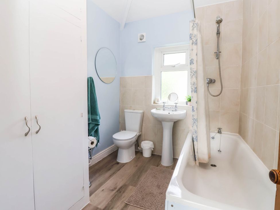 A bathroom with a bathtub and toilet at Burras Hill in Otley