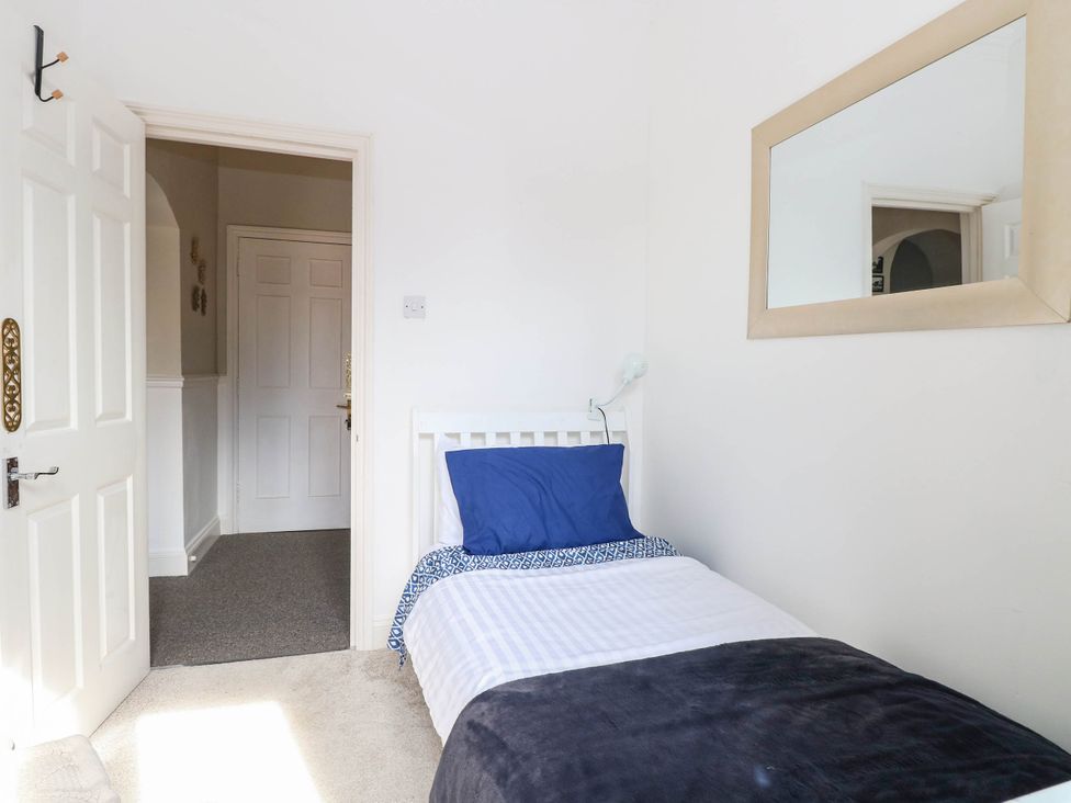 A bedroom with a bed and mirror at 10 Uplands Court in Brundall