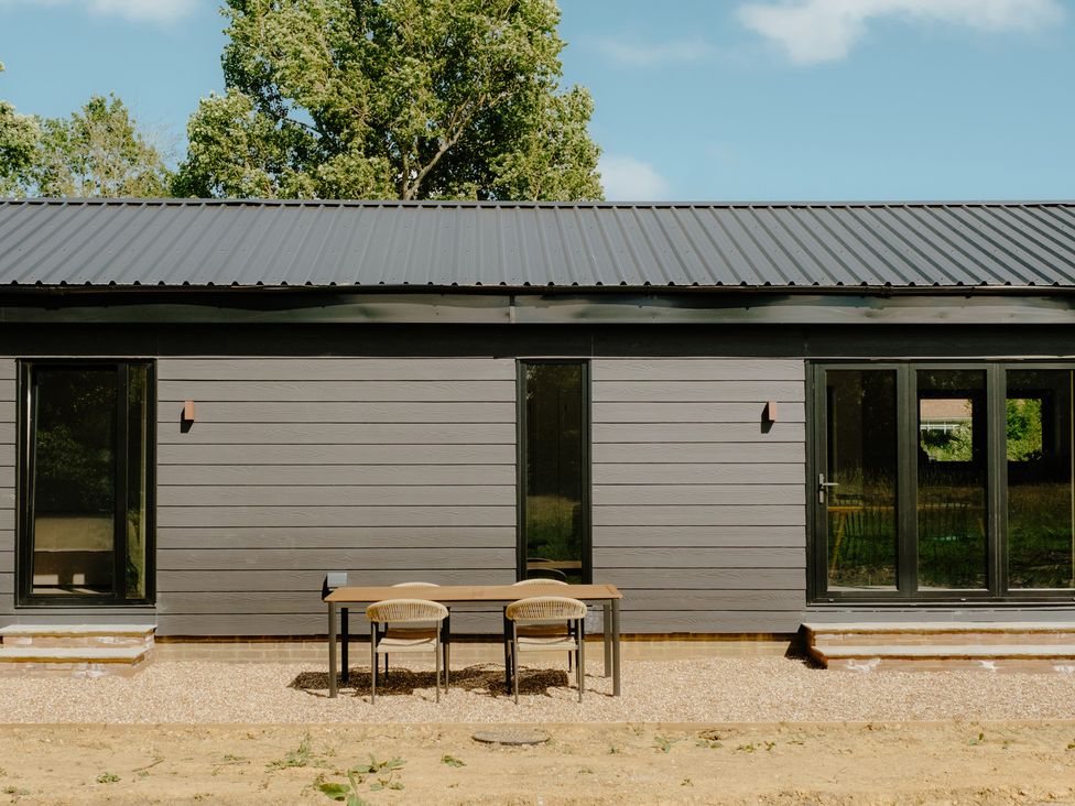 An outdoor space with a table and chairs at Baldslow Barn in Battle near Hastings