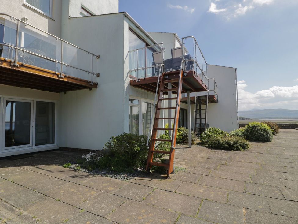 An outdoor area with stairs leading to a balcony at Seafarer's Haven in Porthmadog
