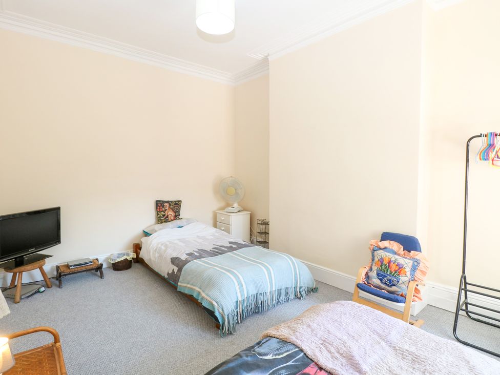 A bedroom with twin beds and a television at 33 North Denes in Great Yarmouth