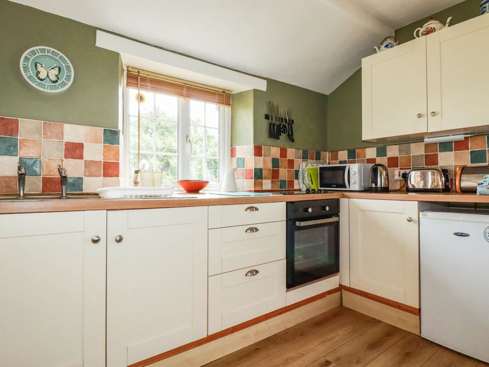 A kitchen with sink and stove at The Granary in 