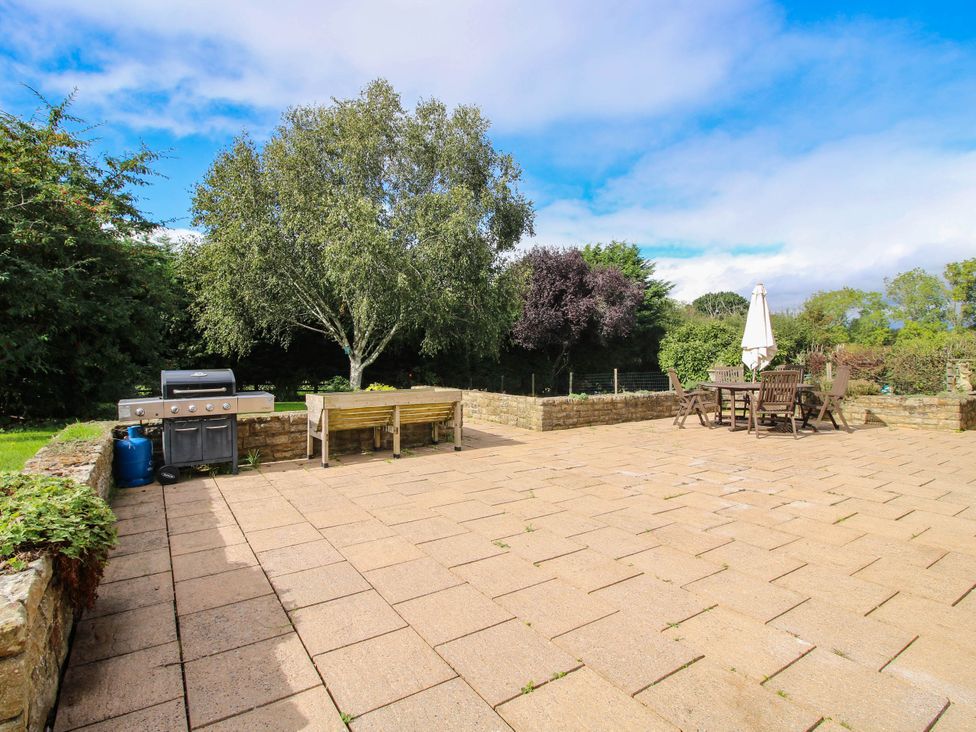 A garden with a table and chairs at Stone House Farm in Cobnash near Leominster
