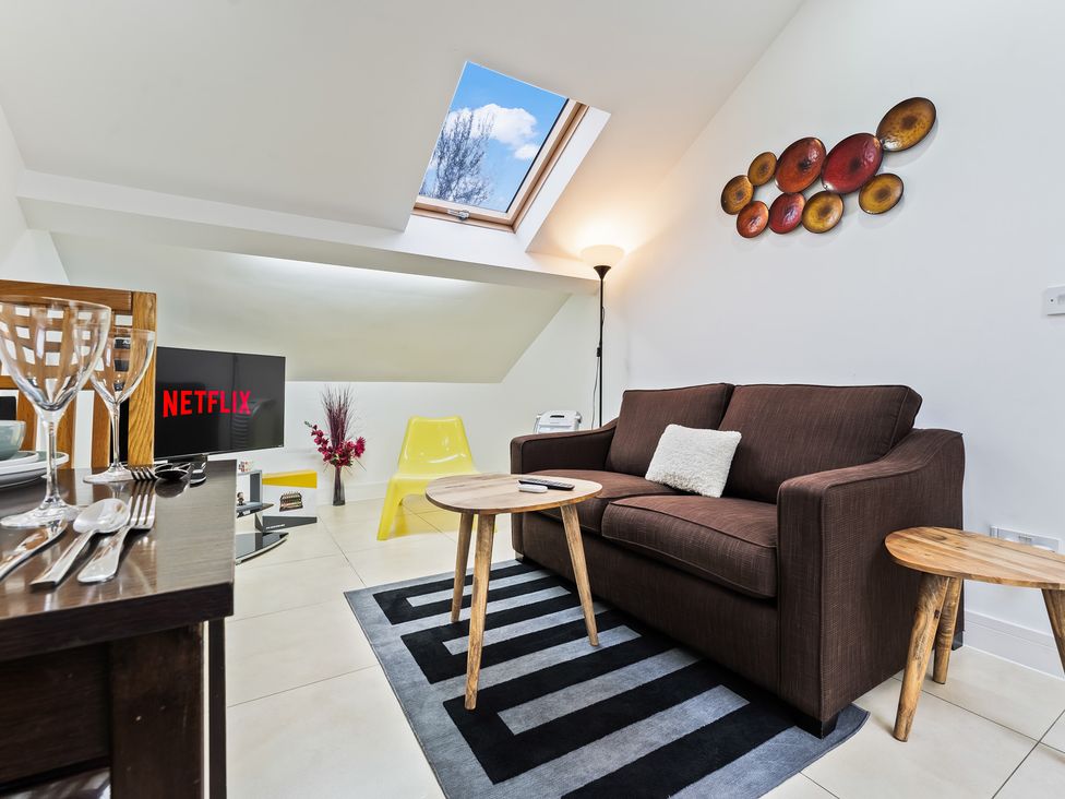 A living room with a sofa and coffee table at 5 Pump House in Birmingham