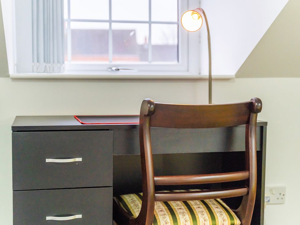 An office with a desk and a chair at 5 Pump House in Birmingham
