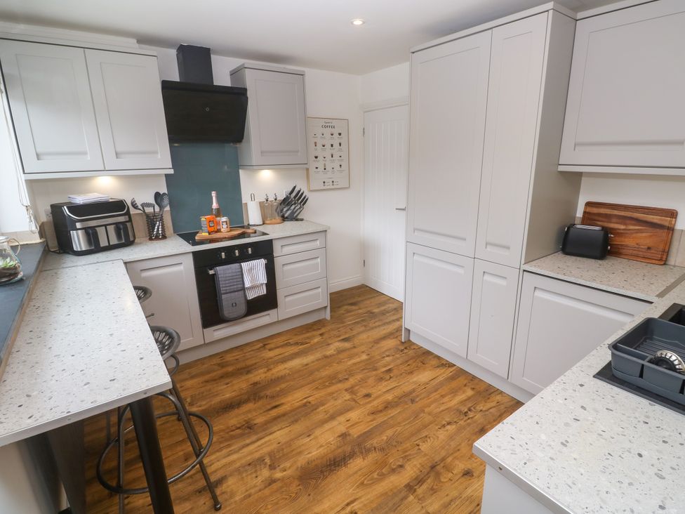 A kitchen with cabinets, appliances, and countertop at The Lookout in Redruth