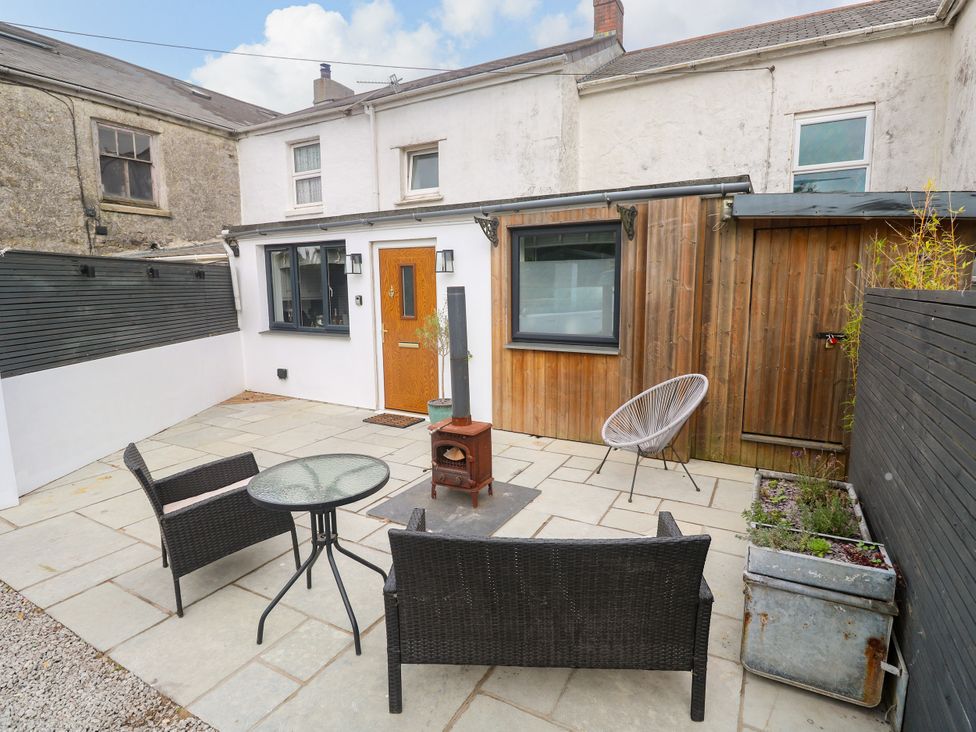A garden area with outdoor furniture and a heater at The Lookout in Redruth