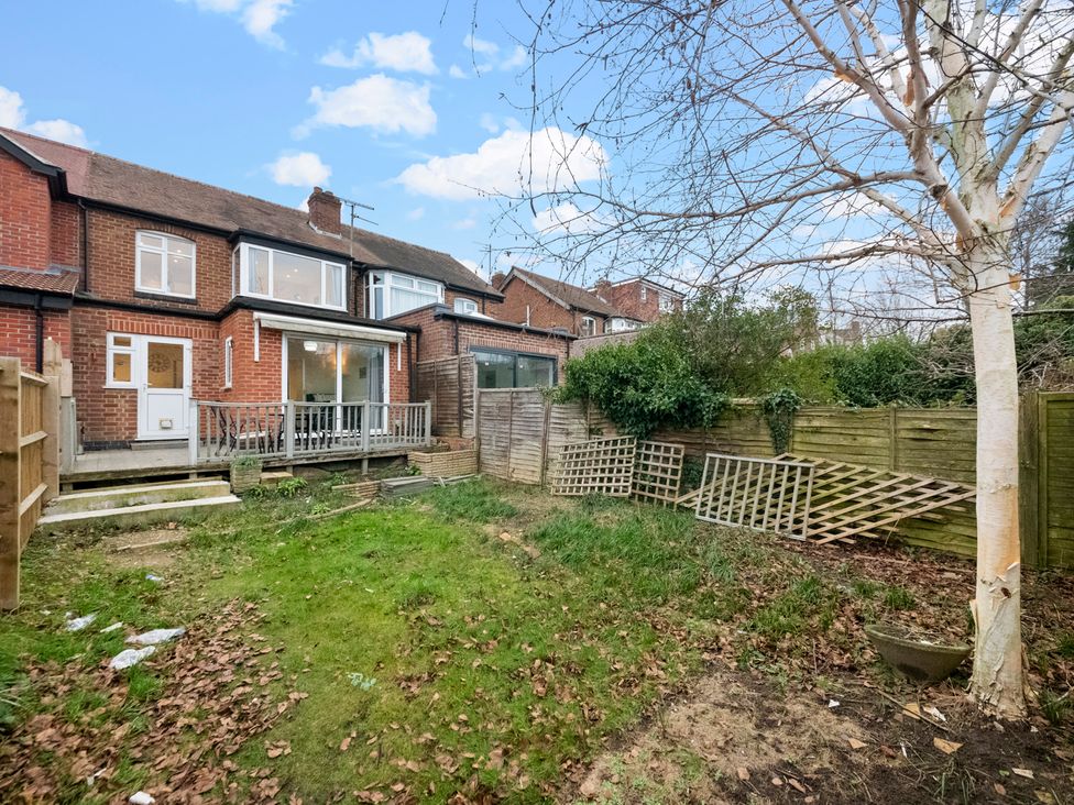 A garden area with a house and decking at Oxford City Stay – Cooper House in Oxford