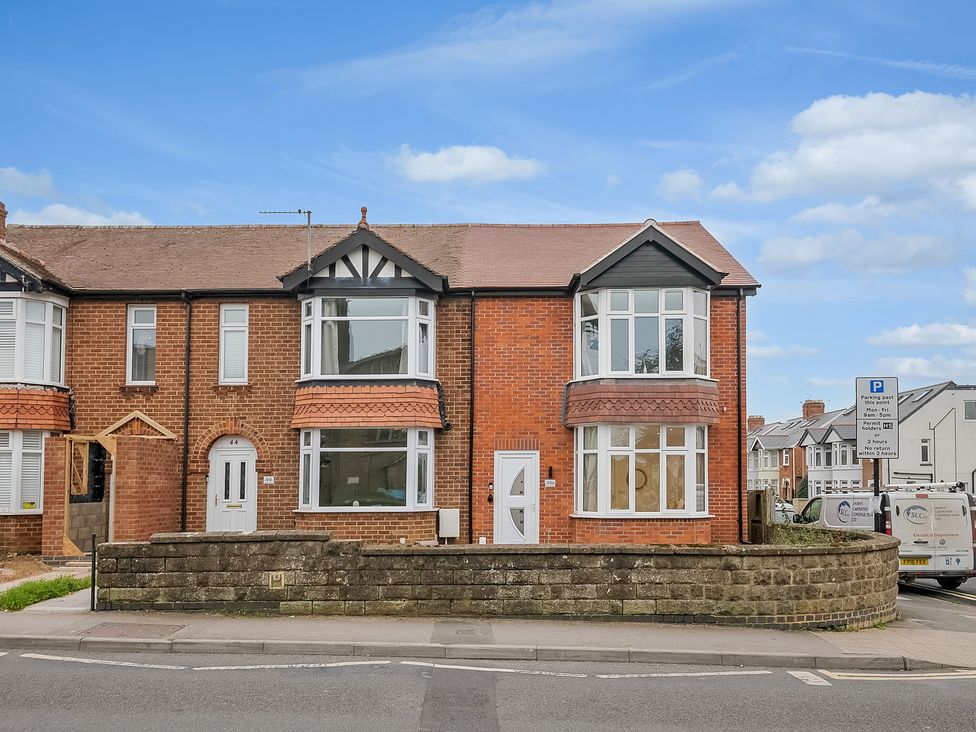 A house with windows and a front door at Oxford City Stay – Cowley House, Oxford