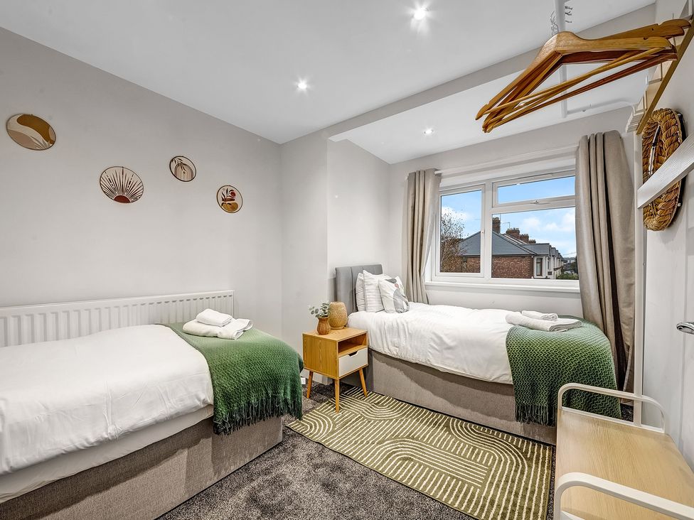A bedroom with two beds and a window at Oxford City Stay – Cowley House, Oxford