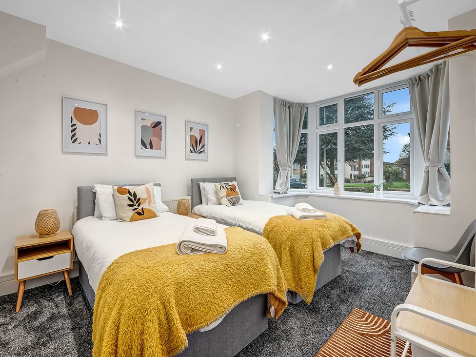 A bedroom with two beds and a window at Oxford City Stay – Cowley House, Oxford