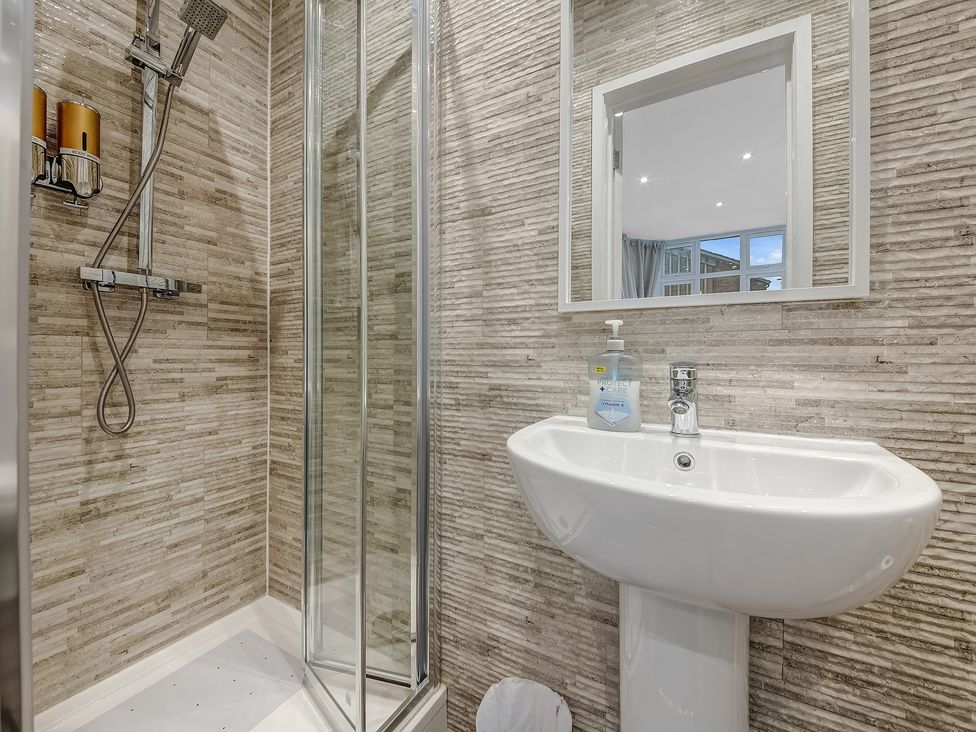 A bathroom with a shower and sink at Oxford City Stay – Cowley House, Oxford