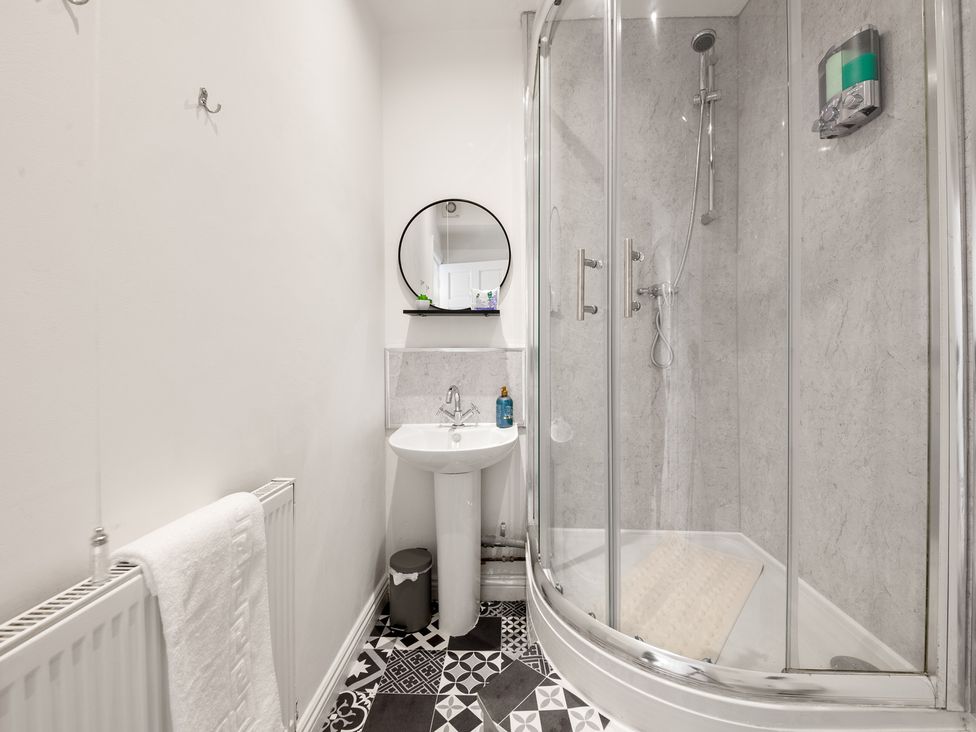 A bathroom with a shower and sink at The Hallmark Birmingham Flat in Birmingham