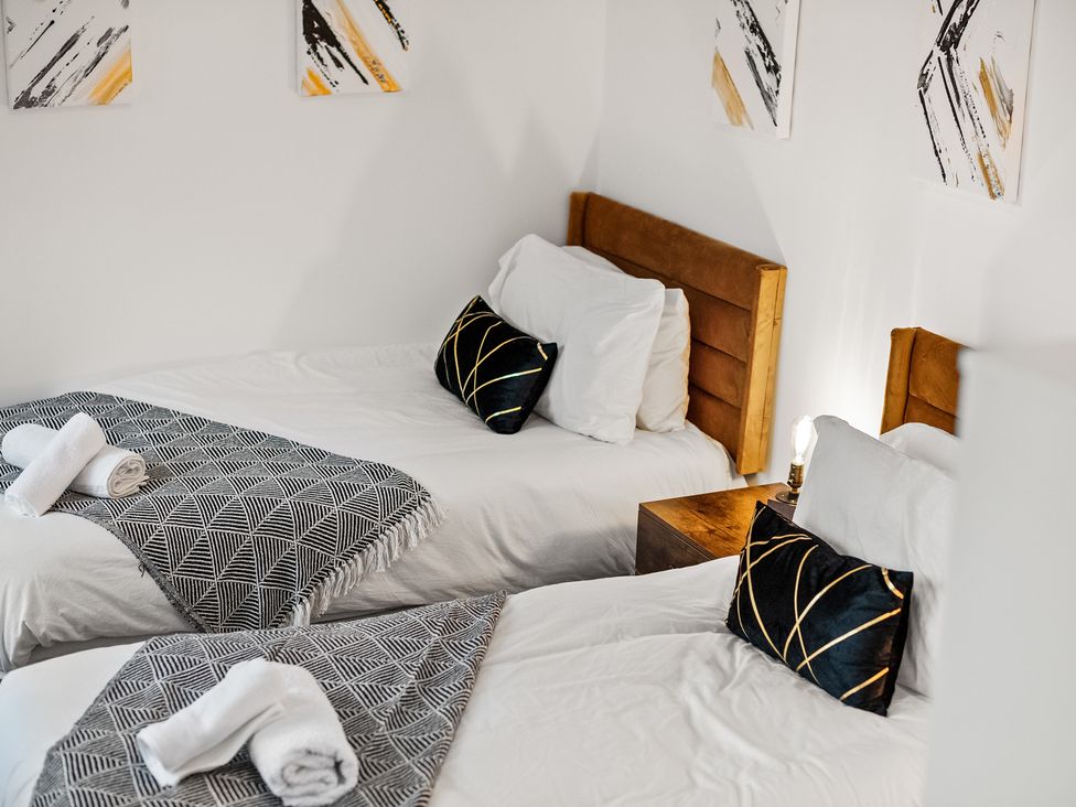 A bedroom with two beds and pillows at The Hallmark Birmingham Flat Birmingham