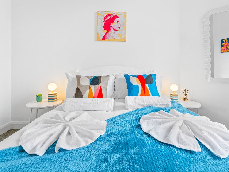 A bedroom with a bed and decorative elements at The Gilder Birmingham City Apartment in Birmingham