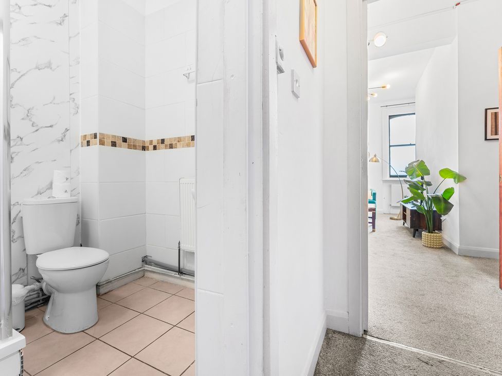 A bathroom with a toilet and shower at The Gilder Birmingham City Apartment in Birmingham