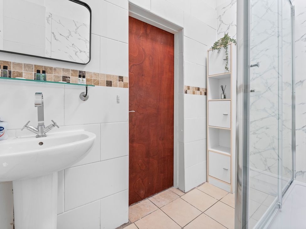 A bathroom with sink and shower at The Gilder Birmingham City Apartment in Birmingham