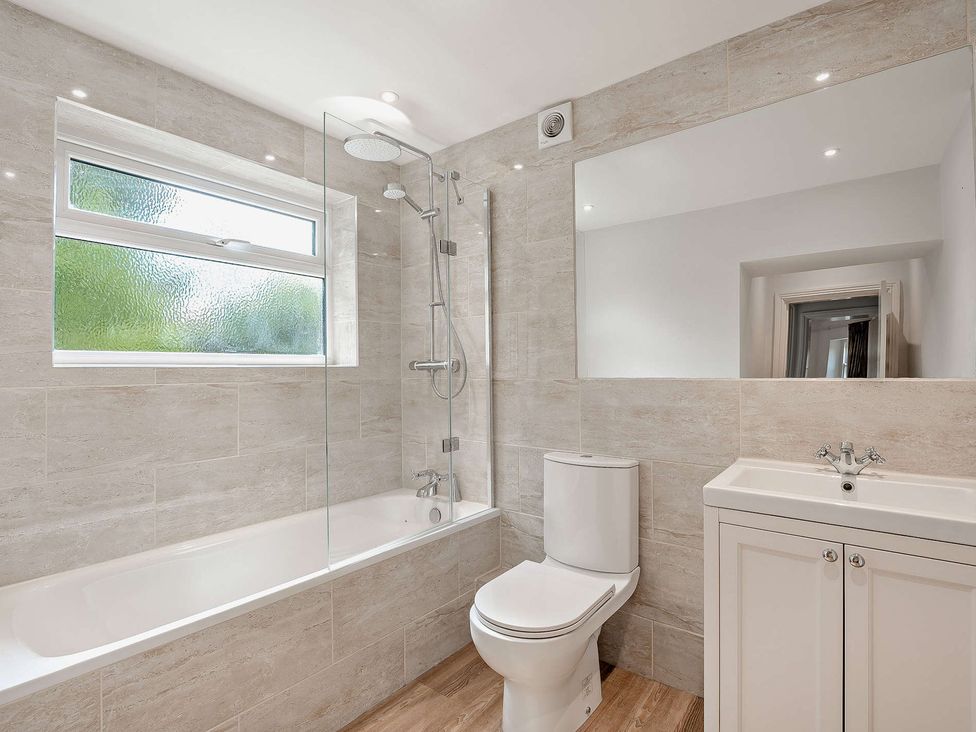 A bathroom with a bathtub, toilet, shower and sink at Gate House in Leominster