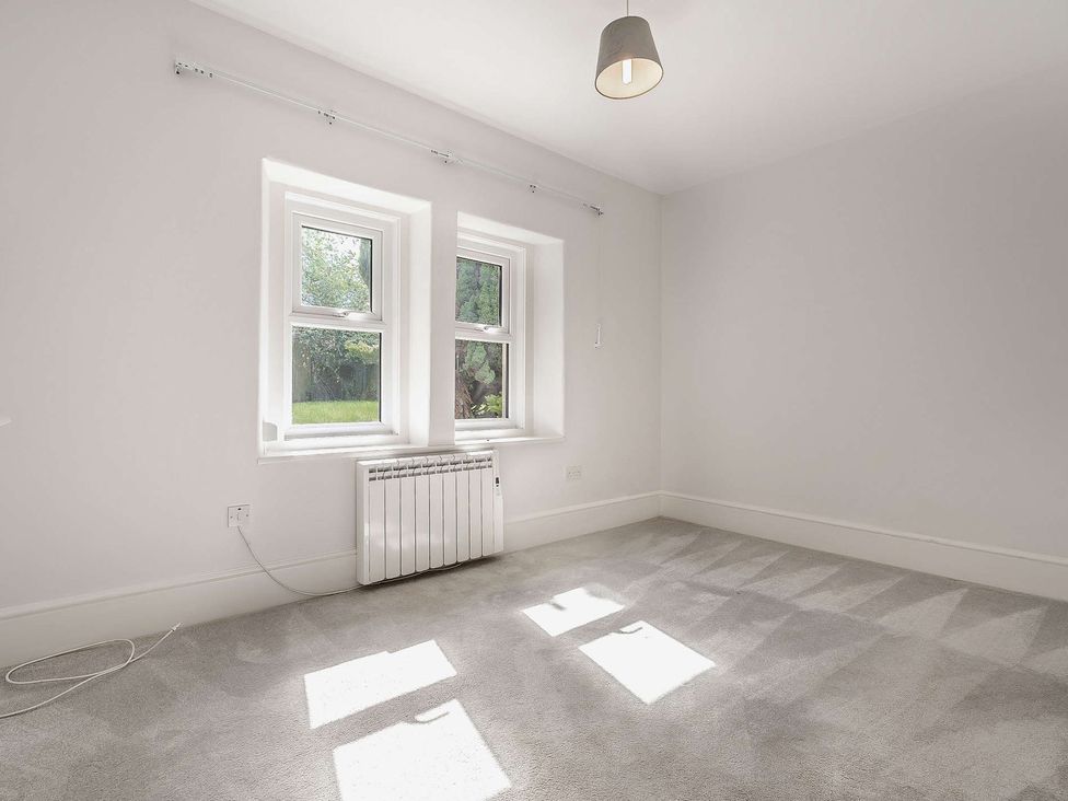 A room with windows and a radiator at Gate House in Leominster