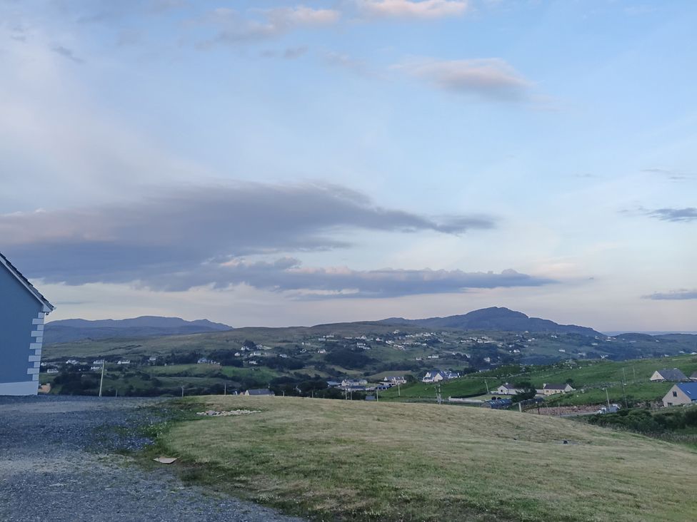 A view of mountains and houses at Sliabh League Mountain Lodge TEILEANN near Kilcar, County Donegal