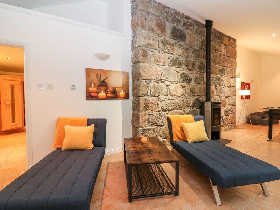 A living room with chaise lounges and a fireplace at Boat House in Aberdeen