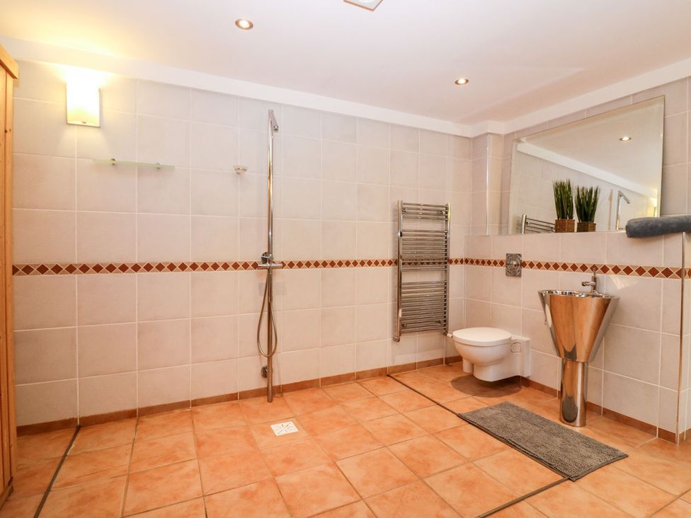 A bathroom with a shower, toilet, and sink at Boat House in Aberdeen