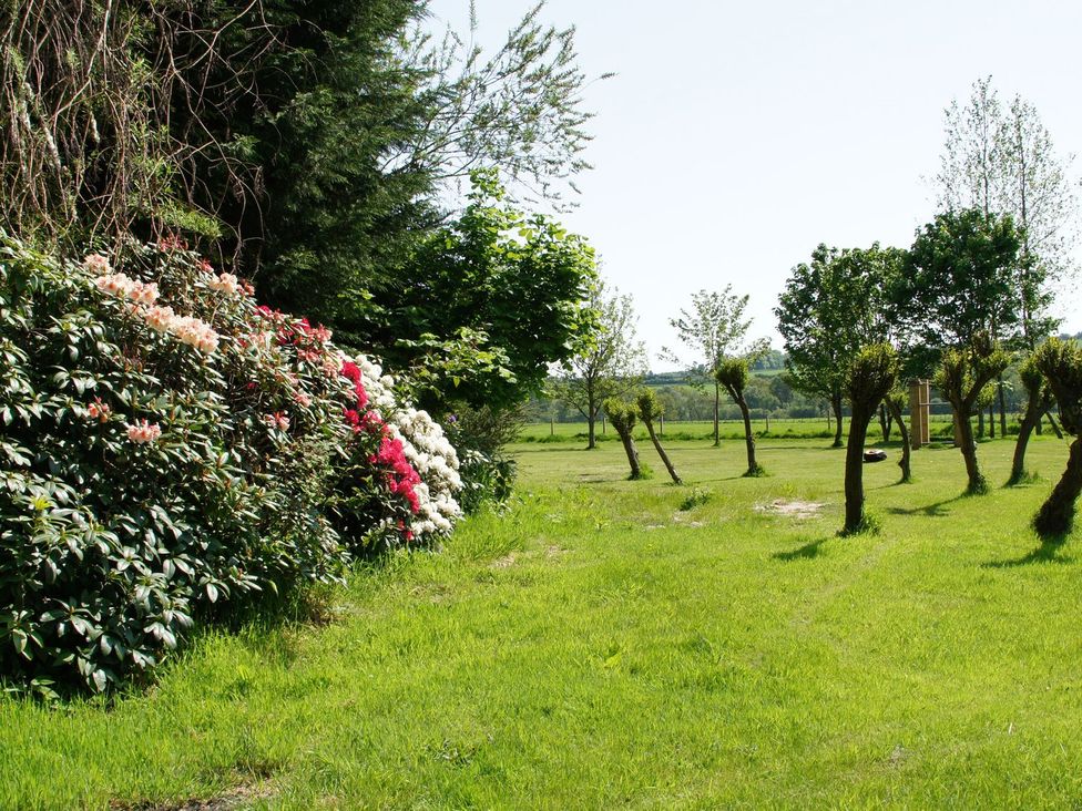 A garden with bushes and trees at Boat House in Aberdeen