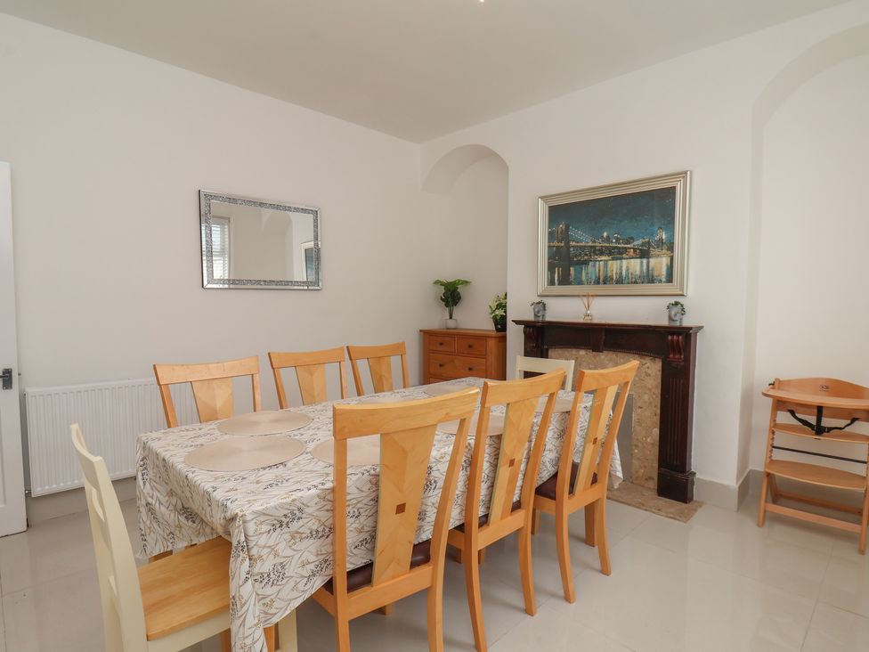 A dining room with a table and chairs at K & J Holiday House in Bridlington