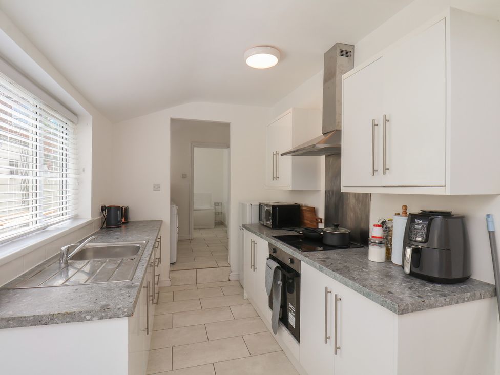A kitchen with sink and appliances at K & J Holiday House in Bridlington
