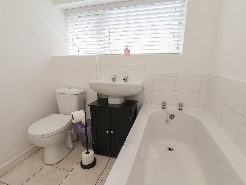 K & J Holiday House - North Yorkshire (incl. Whitby) - 1206953 - thumbnail photo 17
