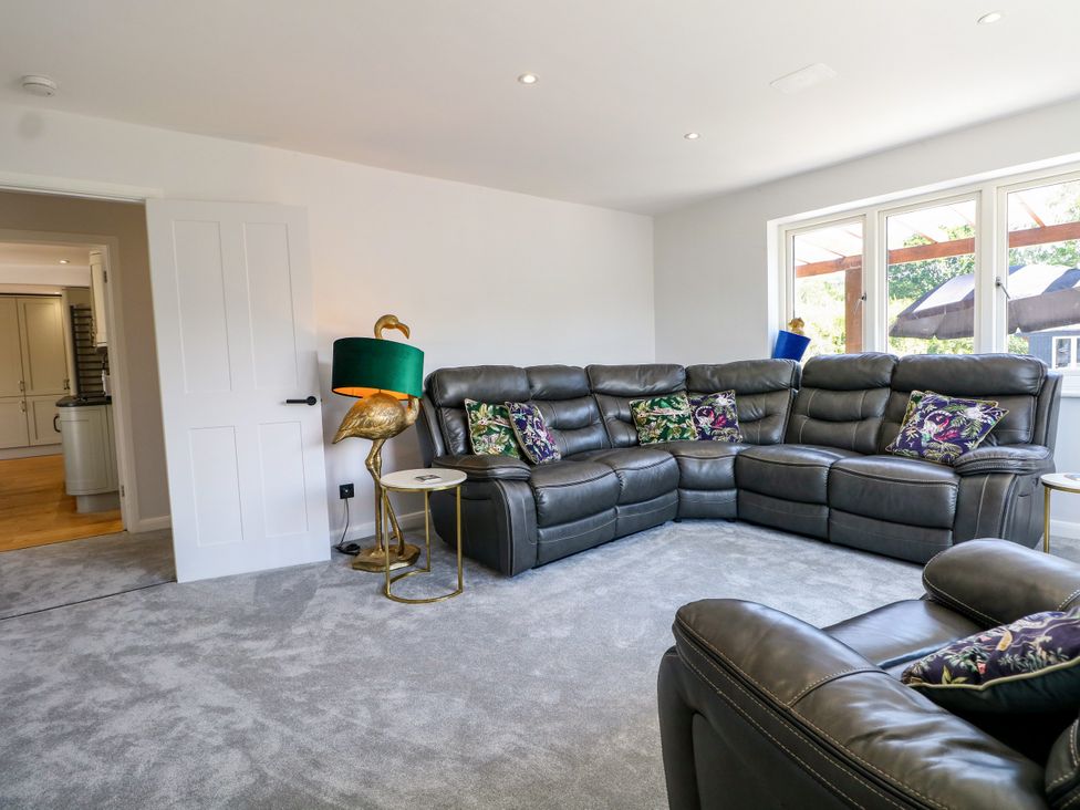 A living room with a sofa and lamp at Perry Dees in Minstead