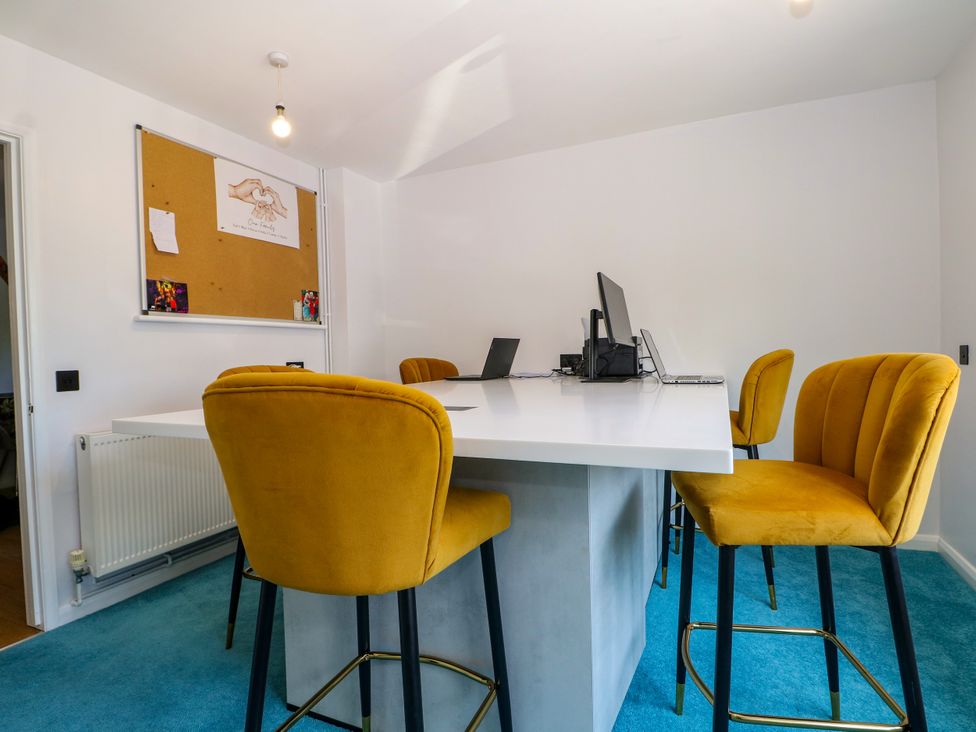 An office with a table and bar stools at Perry Dees in Minstead