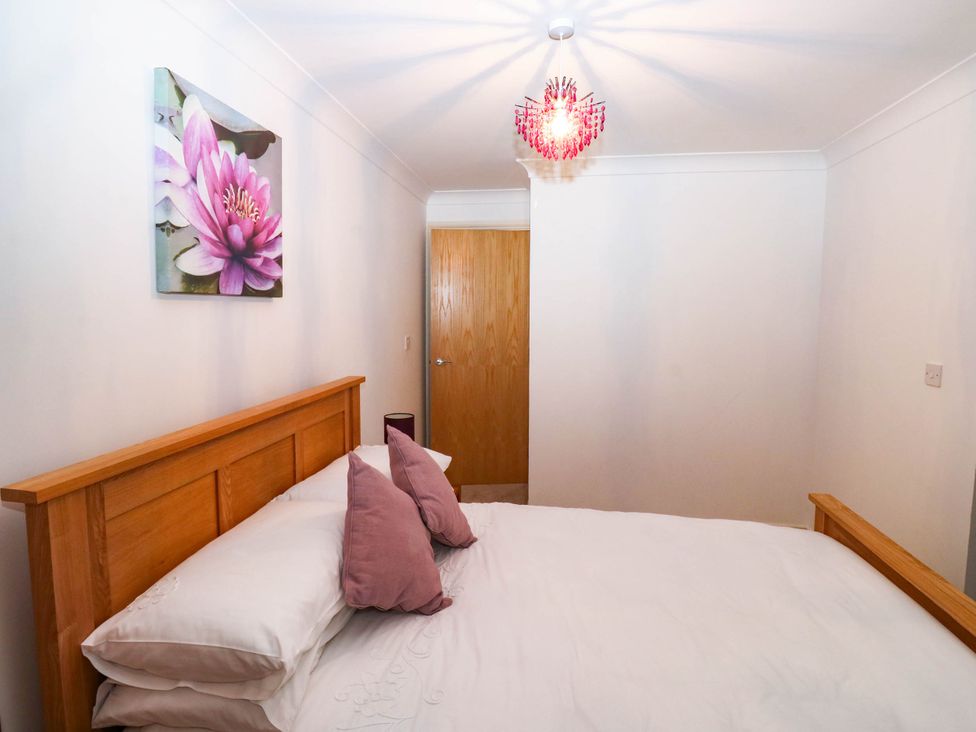 A bedroom with a bed and pillows at 2 Inglewood Apartments Dartmouth
