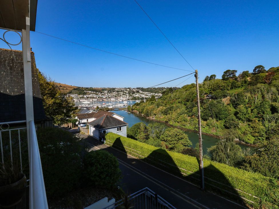 A view of a river and houses at 2 Inglewood Apartments in Dartmouth