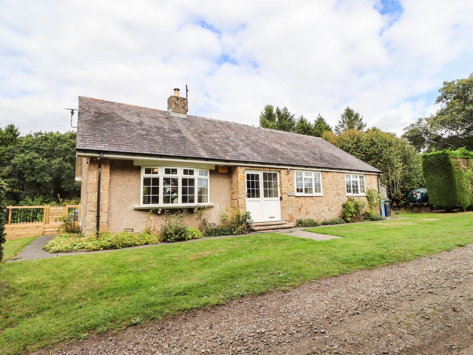 A cottage with windows and a door at Hedley Dene Cottage Longhorsley