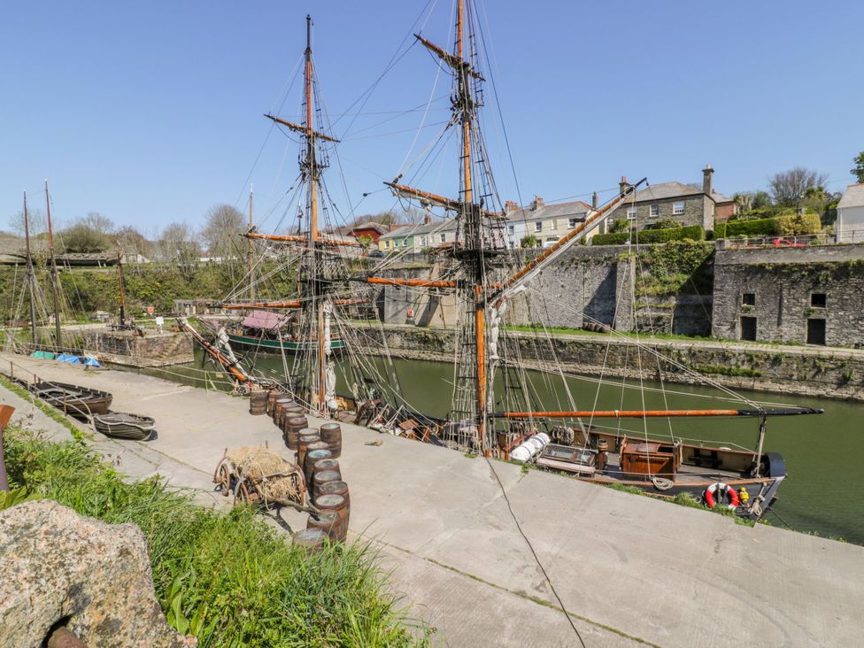 A marina with ships and boats at Newseal House in St Austell